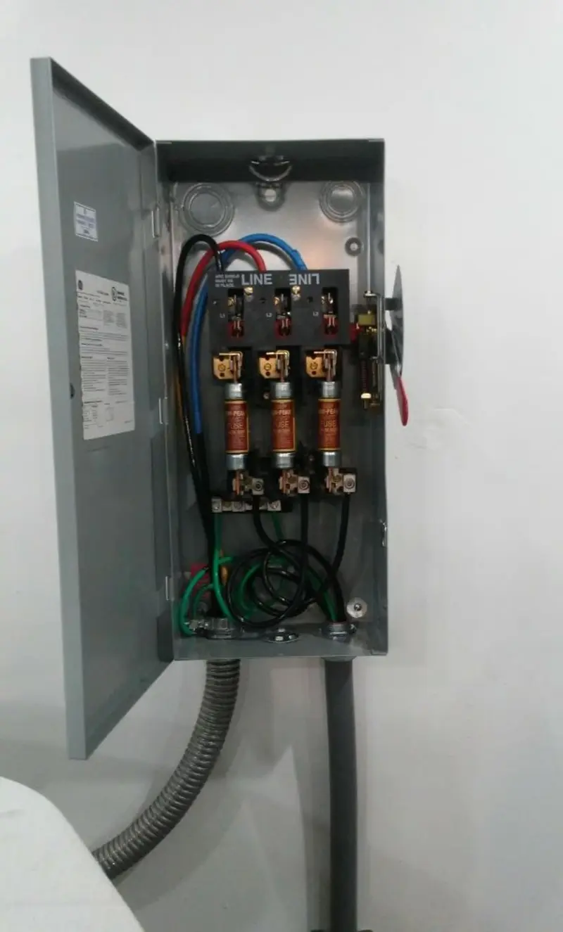 Three-phase disconnect switch installed for Smoke Detector Installation in Southgate